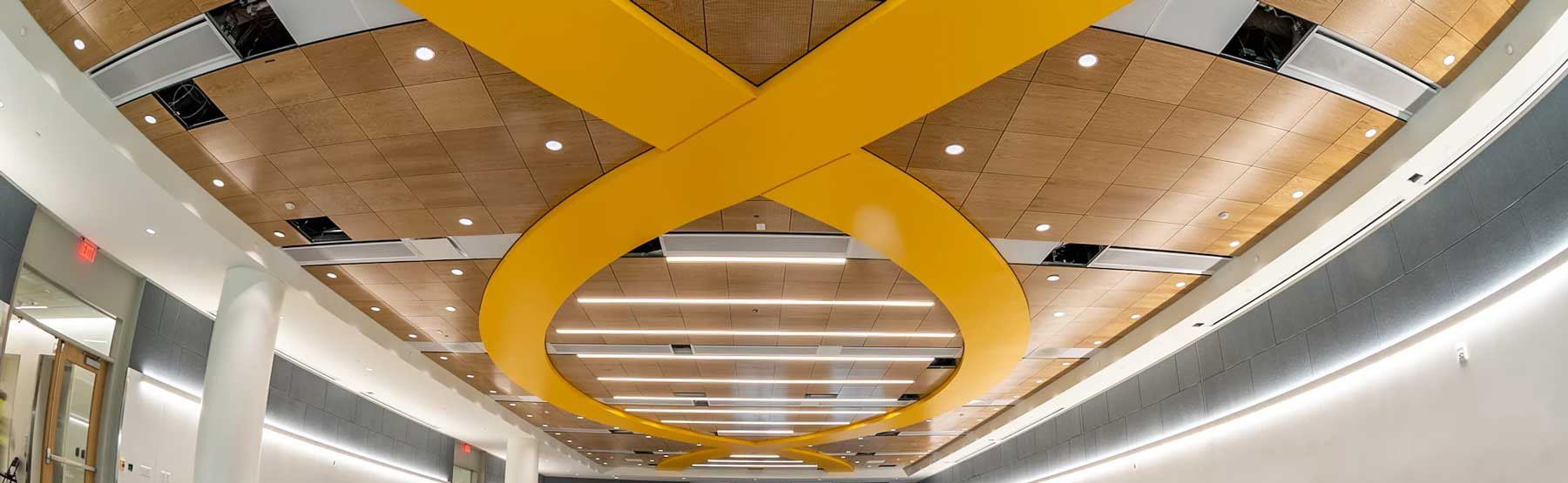large conference room with empty tables and chairs in the college of humanities and sciences stem building at v.c.u.